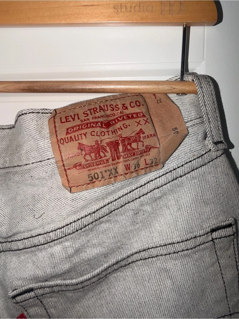 Levi's Men's Light Gray Relaxed Jeans